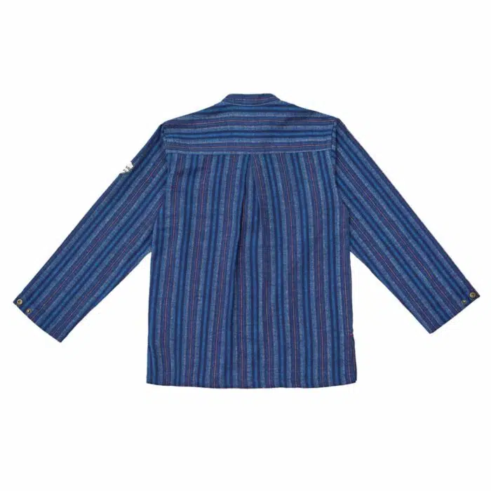 On craque pour cette élégante et chaude chemise en flanelle bleue d'hiver , col Mao, fermeture boutons pressions de la marque de mode pour enfants La Faute à Voltaire