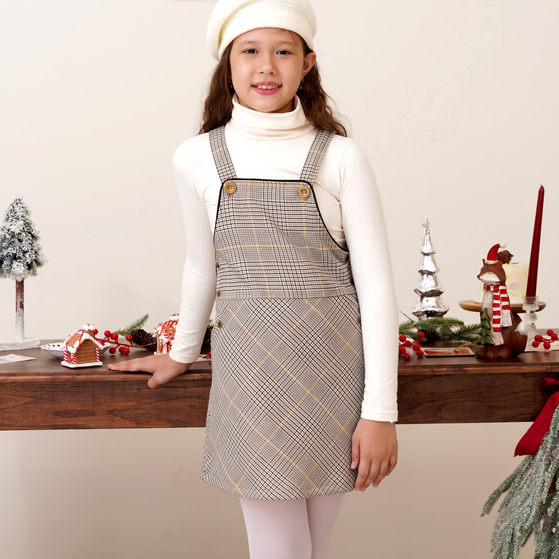 Choisissez une Mode de Qualité Française, Offrez cette Élégante Robe Salopette à Carreaux Tartan Marron, Beige et Jaune pour Filles, Fillettes et Ados de 2 à 16 Ans de la Marque de Mode Créateur pour Enfants La Faute à Voltaire.