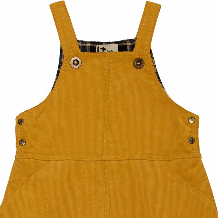 On Craque pour cette Magnifique Robe Salopette en Velours Jaune pour Filles de 2 à 16 ans. Avec ses Bretelles Réglables, ses Poches Raglan et Surpiqûres, votre Enfant va aimer poter cette robe à Bretelles au-dessus du Genou ou façon Robe Courte, façon Sixties. Modèle Originale et Tendance de la Collection Hiver Fille de la Marque de Mode Française pour Enfant La Faute à Voltaire