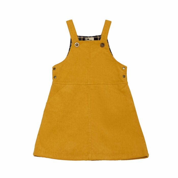 On Craque pour cette Magnifique Robe Salopette en Velours Jaune pour Filles de 2 à 16 ans. Avec ses Bretelles Réglables, ses Poches Raglan et Surpiqûres, votre Enfant va aimer poter cette robe à Bretelles au-dessus du Genou ou façon Robe Courte, façon Sixties. Modèle Originale et Tendance de la Collection Hiver Fille de la Marque de Mode Française pour Enfant La Faute à Voltaire