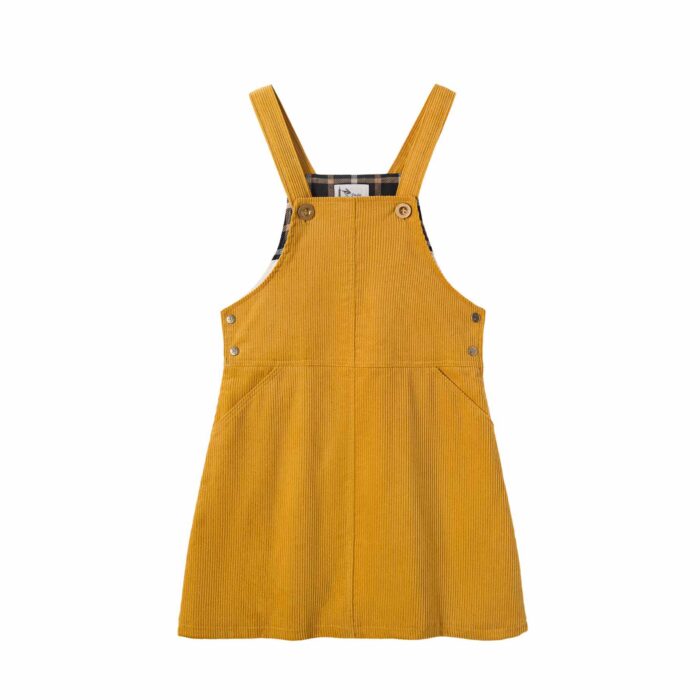 On Craque pour cette Magnifique Robe Salopette en Velours Jaune pour Filles de 2 à 16 ans. Avec ses Bretelles Réglables, ses Poches Raglan et Surpiqûres, votre Enfant va aimer poter cette robe à Bretelles au-dessus du Genou ou façon Robe Courte, façon Sixties. Modèle Originale et Tendance de la Collection Hiver Fille de la Marque de Mode Française pour Enfant La Faute à Voltaire