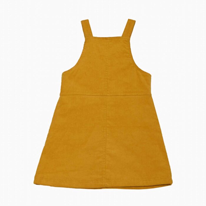 On Craque pour cette Magnifique Robe Salopette en Velours Jaune pour Filles de 2 à 16 ans. Avec ses Bretelles Réglables, ses Poches Raglan et Surpiqûres, votre Enfant va aimer poter cette robe à Bretelles au-dessus du Genou ou façon Robe Courte, façon Sixties. Modèle Originale et Tendance de la Collection Hiver Fille de la Marque de Mode Française pour Enfant La Faute à Voltaire