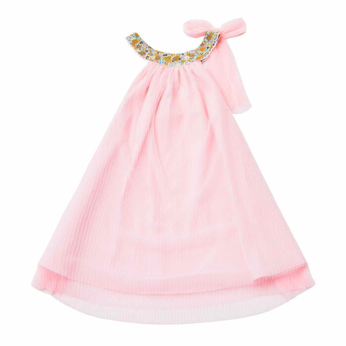 Découvrez cette Magnifique Robe Ample pour Demoiselles D'Honneur en Voile rose Pastel et Col Fleuri pour célébrer les plus Beaux Mariages de l'Été. Disponible pour toutes les Filles, Fillettes et Ados de la Marque de Mode Française pour Enfants La Faute à Voltaire.