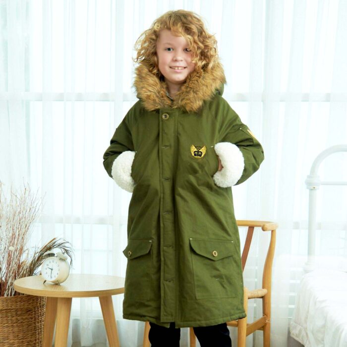 Une magnifique parka longue et chaude pour fille et garçon de la marque de mode Française pour enfant LA FAUTE A VOLTAIRE.