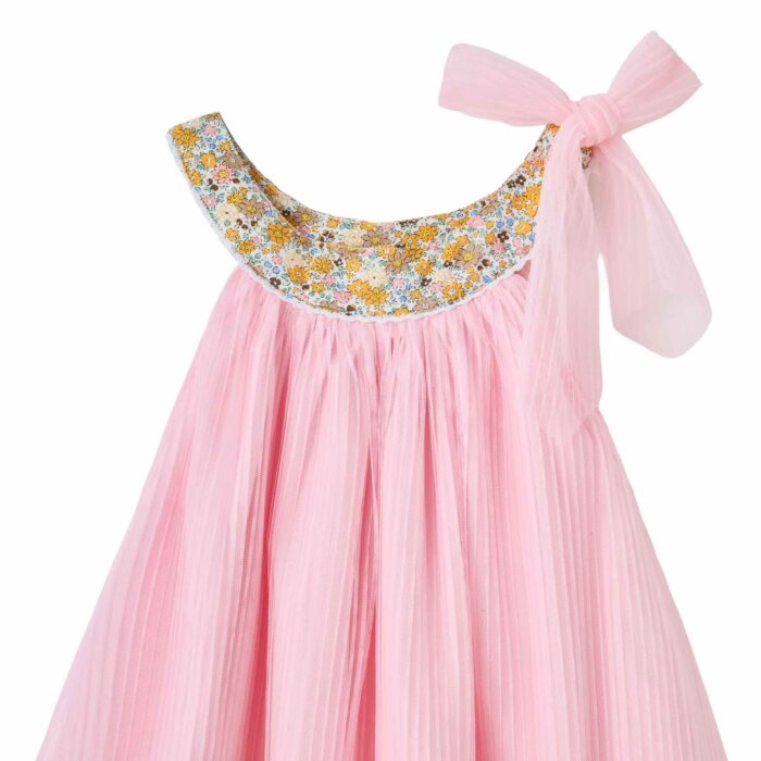 Pour Filles, Fillettes et Ados de 2 à 16 ans, une Magnifique Robe de Cérémonie Fille en Voile Rose Poudré et Col Arrondi en Coton Fleuri Liberty Jaune Pastel pour Demoiselle d'Honneur. Robe de Cortège Bohème Chic de la Marque de Mode Française pour Enfants produite en Commerce Équitable La Faute à Voltaire/ C'est la faute à Voltaire.