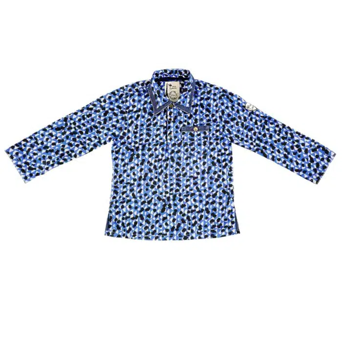 Une magnifique Chemise en Popeline de Coton Bleu, Noir et Blanc avec double Col Pointu, Manches Longues et Ouverture à Boutons Pression de la Marque de Mode Vêtements Enfant La Faute à Voltaire.