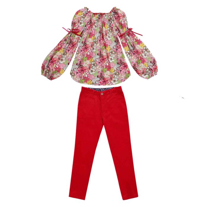 Un ensemble idéal pour Cadeau d'Hiver pour Filles et Fillettes de 2 à 16 ans avec un Pantalon en Velours Stretch Rouge avec intérieur Fleurie assorti à une Belle Blouse Fleurie Liberty Rouge et Rose à Manches Ballons et Col Smocks de la Marque Française de Vêtements pour Enfants LA FAUTE A VOLTAIRE