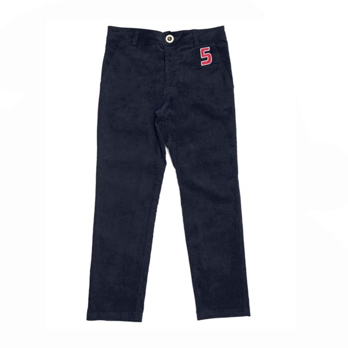 Découvrez ce beau Pantalon d'Hiver en Velours bleu Marine pour Garçons de 2 à 16 ans. Pantalon Coupe Chino avec poches Raglan, Écusson numéro 5 de Couleur Rouge Bordeaux sur la Poche Avant. Création Originale Mode Vêtement Automne Hiver de la Marque de Mode pour Enfant La Faute à Voltaire.