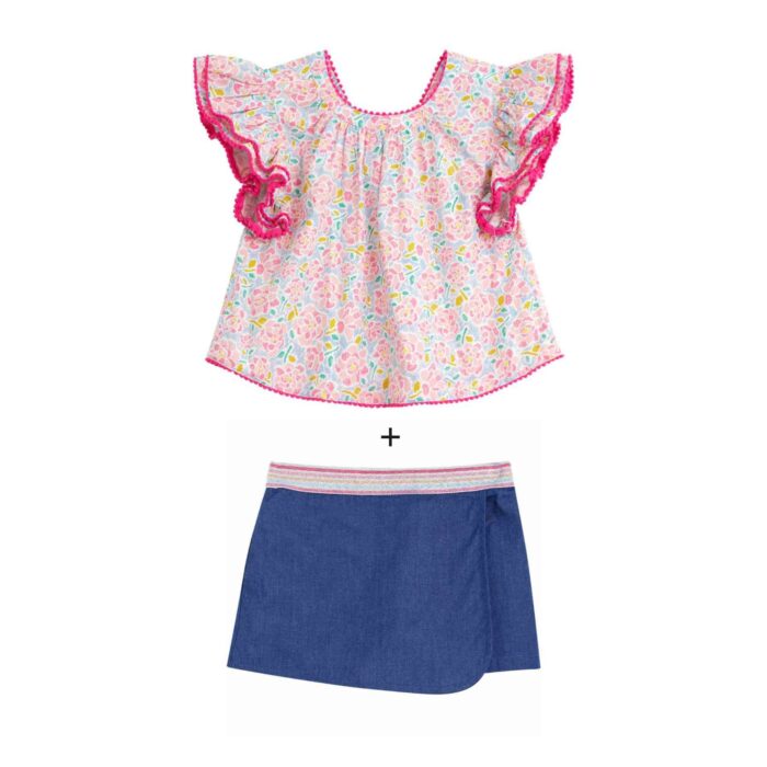 Découvrez l'élégance et la créativité de LA FAUTE A VOLTAIRE avec cet ensemble d'été enchanteur. Confectionnée dans un coton léger et frais, la blouse "Butterfly" arbore un délicat imprimé fleuri aux nuances de rose et de bleu pâle. Les manches papillon, ornées de volants et de pompons rose fuchsia, apportent une touche de fantaisie et de légèreté. Le col rond à l'avant et le col V à l'arrière ajoutent une note d'originalité et de raffinement. La jupe-short "Jade", en denim bleu, allie confort et style pour accompagner les aventures estivales de votre enfant. Sa coupe pratique et élégante permet à votre petite fille de bouger librement tout en restant chic. Imaginez votre petite fille rayonnante dans cet ensemble coloré et plein de peps, prête à profiter de chaque instant de l'été. Cet ensemble est la promesse de souvenirs inoubliables, pour une petite fille aussi jolie qu'une fleur d'été.