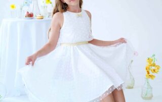 Découvrez toutes les Nouvelles Tendances de Robes de Cérémonie pour Enfant avec des Robes de Demoiselles d'Honneur Blanche et Or, Fleurie, Bleu Pastel ou Jaune Clair, Rose Poudré; des Robes de Communion toute Blanche, des Robes de Baptême, des Robes et Tenues de Mariage pour Bébé, Fille, Fillette et Ado de 2 à 16 ans, de la Marque de Mode pour Enfant La Faute à Voltaire.