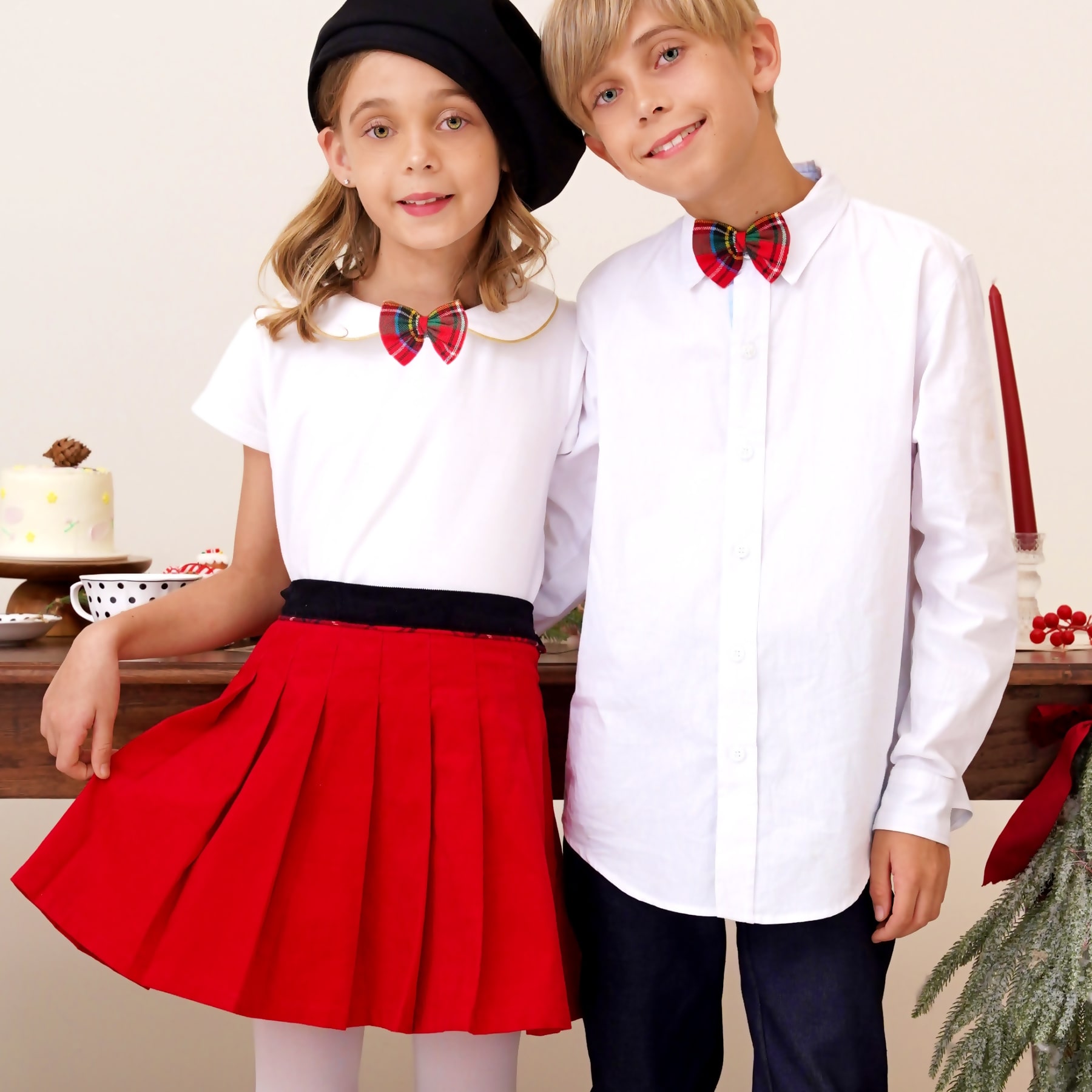 Offrez ce Magnifique Noeud Papillon Spécial Fêtes de Noël en Flanelle à Carreaux Tartan Rouge pour Filles et Garçons de la Marque de Mode pour Enfants La Faute à Voltaire.