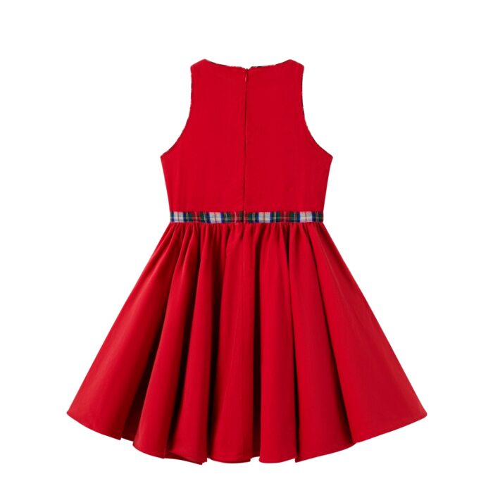 Découvrez cette Magnifique Robe de Noël Rouge qui Tourne à l'Horizontal pour toutes les Filles, Fillettes et Ados de la Marque de Mode pour Enfant Française La Faute à Voltaire. Avec Beau Velours Rouge et ses Détails en Carreaux Tartan Rouge et Blanc aux Emmanchures et à la Ceinture, cette Robe au Col Rond se Porte avec ou sans le T-Shirt à Col Claudine Blanc et Manches Longues.