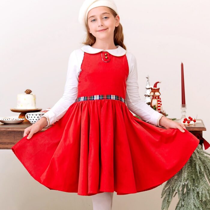 Découvrez cette Magnifique Robe de Noël Rouge qui Tourne à l'Horizontal pour toutes les Filles, Fillettes et Ados de la Marque de Mode pour Enfant Française La Faute à Voltaire. Avec Beau Velours Rouge et ses Détails en Carreaux Tartan Rouge et Blanc aux Emmanchures et à la Ceinture, cette Robe au Col Rond se Porte avec ou sans le T-Shirt à Col Claudine Blanc et Manches Longues.