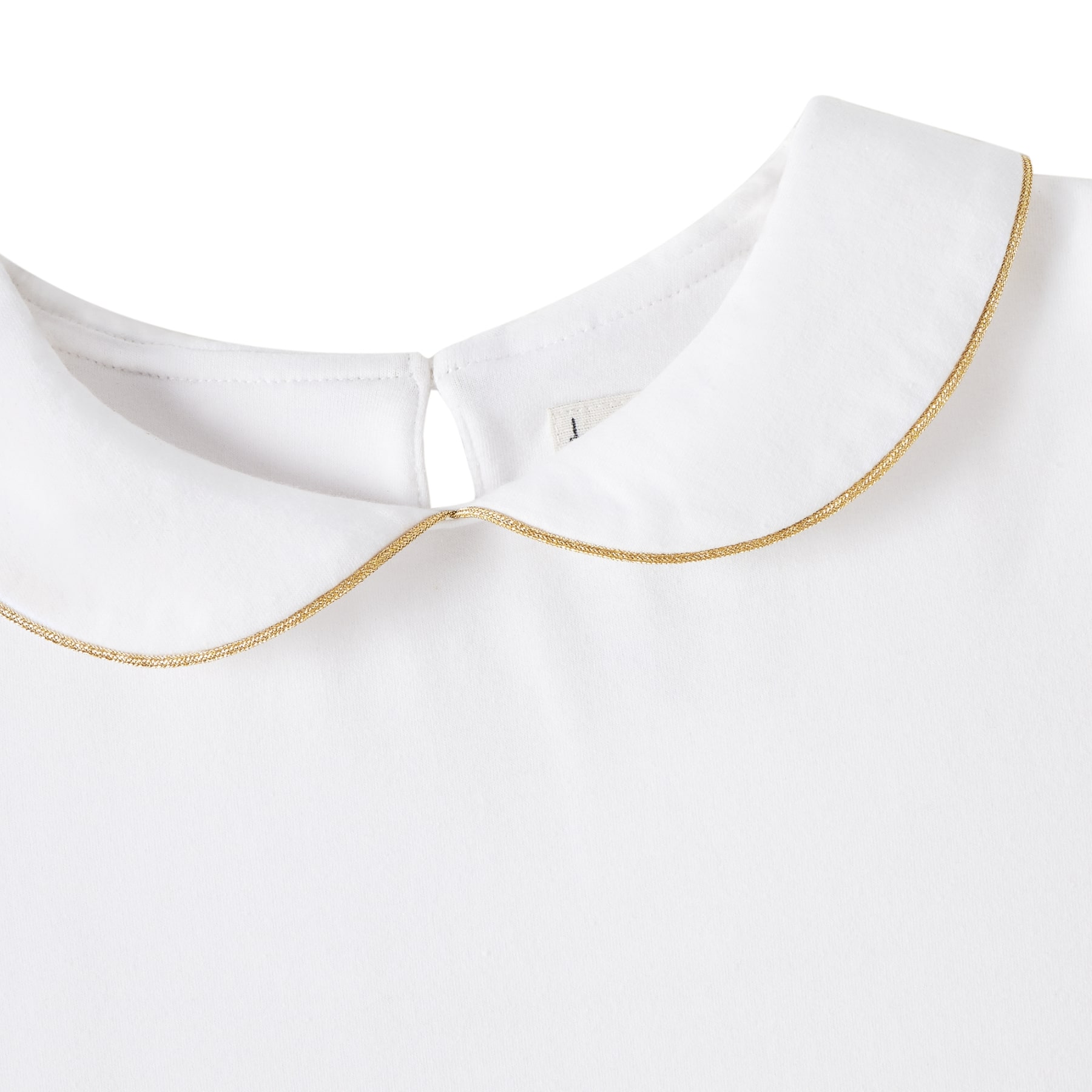 Un Élégant T-Shirt Blanc à Manches Courtes avec Col Claudine avec Biais Doré pour Filles, Fillettes et Ados de la Marque de Mode pour Enfant Française La Faute à Voltaire.