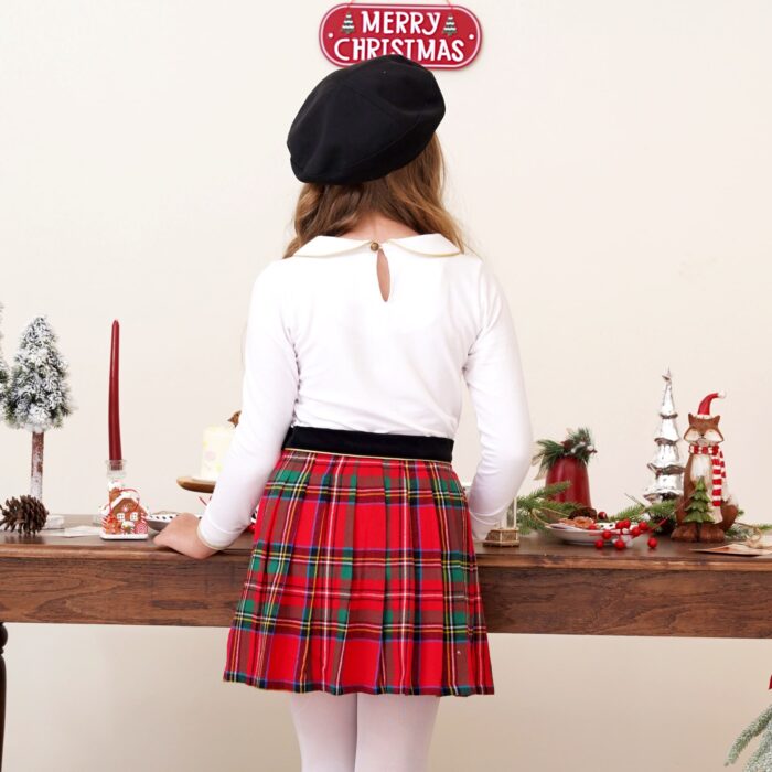Un Élégant T-Shirt Blanc Sans Logo à Manches Longues avec Col Claudine avec Biais Doré pour Filles, Fillettes et Ados de la Marque de Mode pour Enfant Française La Faute à Voltaire.