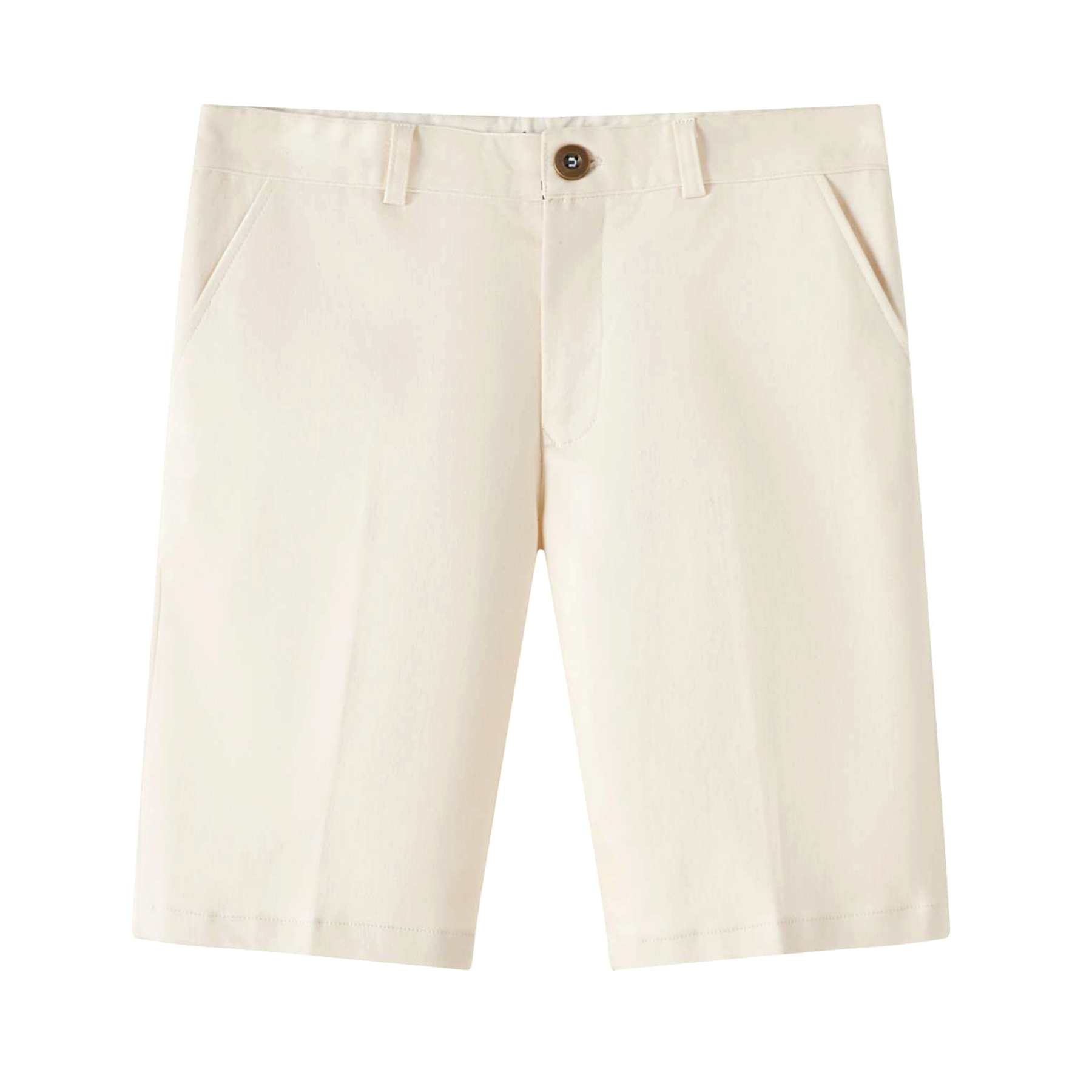 Photo packshot avant du bermuda de costume beige pour garçon, coupe chino, poche raglan sur le côté, fermeture bouton et fermeture éclair. Idéal pour les cérémonies et mariages de l'été. Collection costume de mariage garçon. Tailles disponibles du 2 au 16 ans.